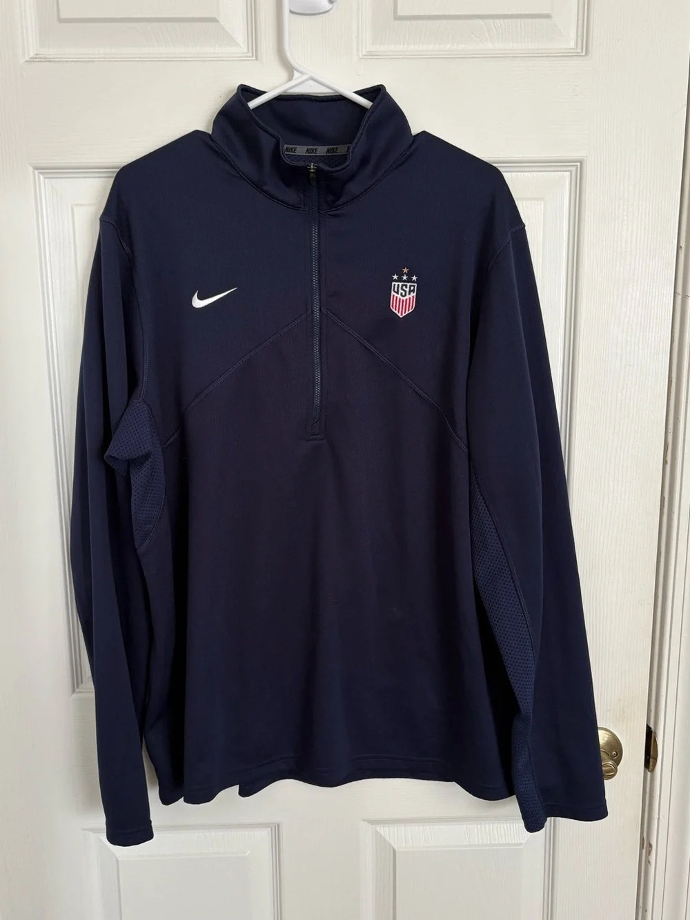 Nike Men’s Navy Long-Sleeve 1/4 Zip USA Pullover - Picture 5 of 7